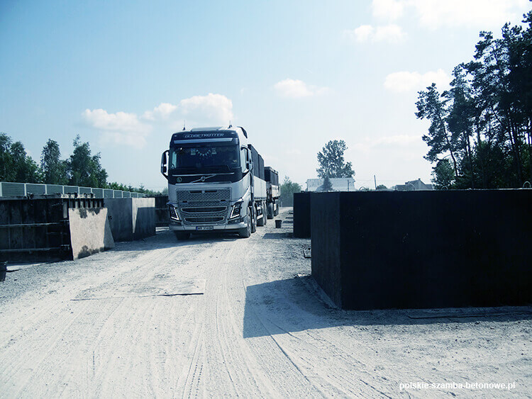 Transport szamb betonowych  w Łukowie